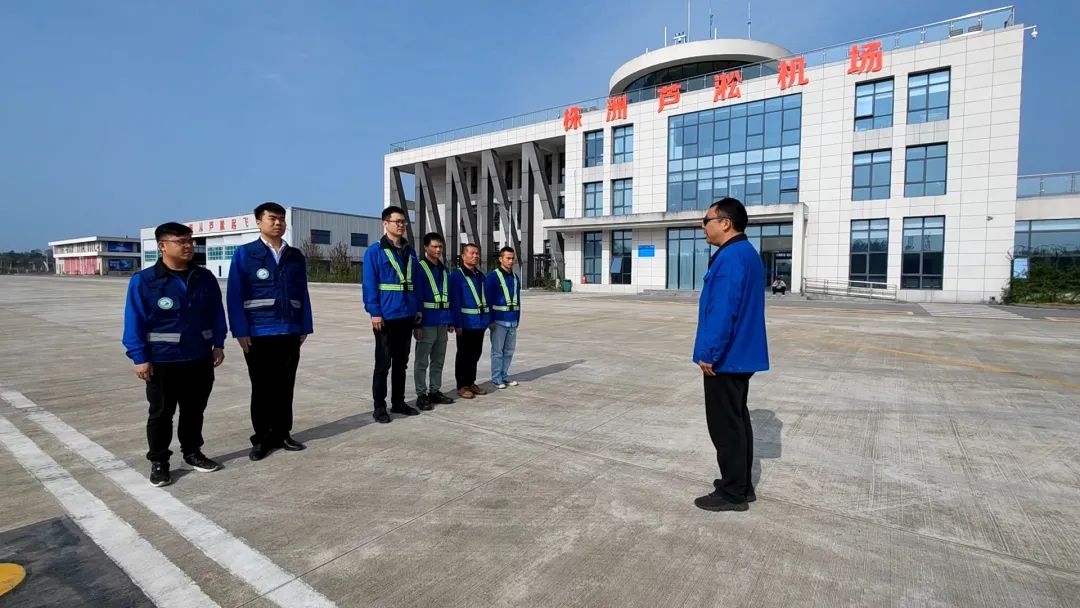 空地協(xié)同顯身手！湖南航空應(yīng)急救援隊(duì)山河機(jī)組開(kāi)展特情處置應(yīng)急演練